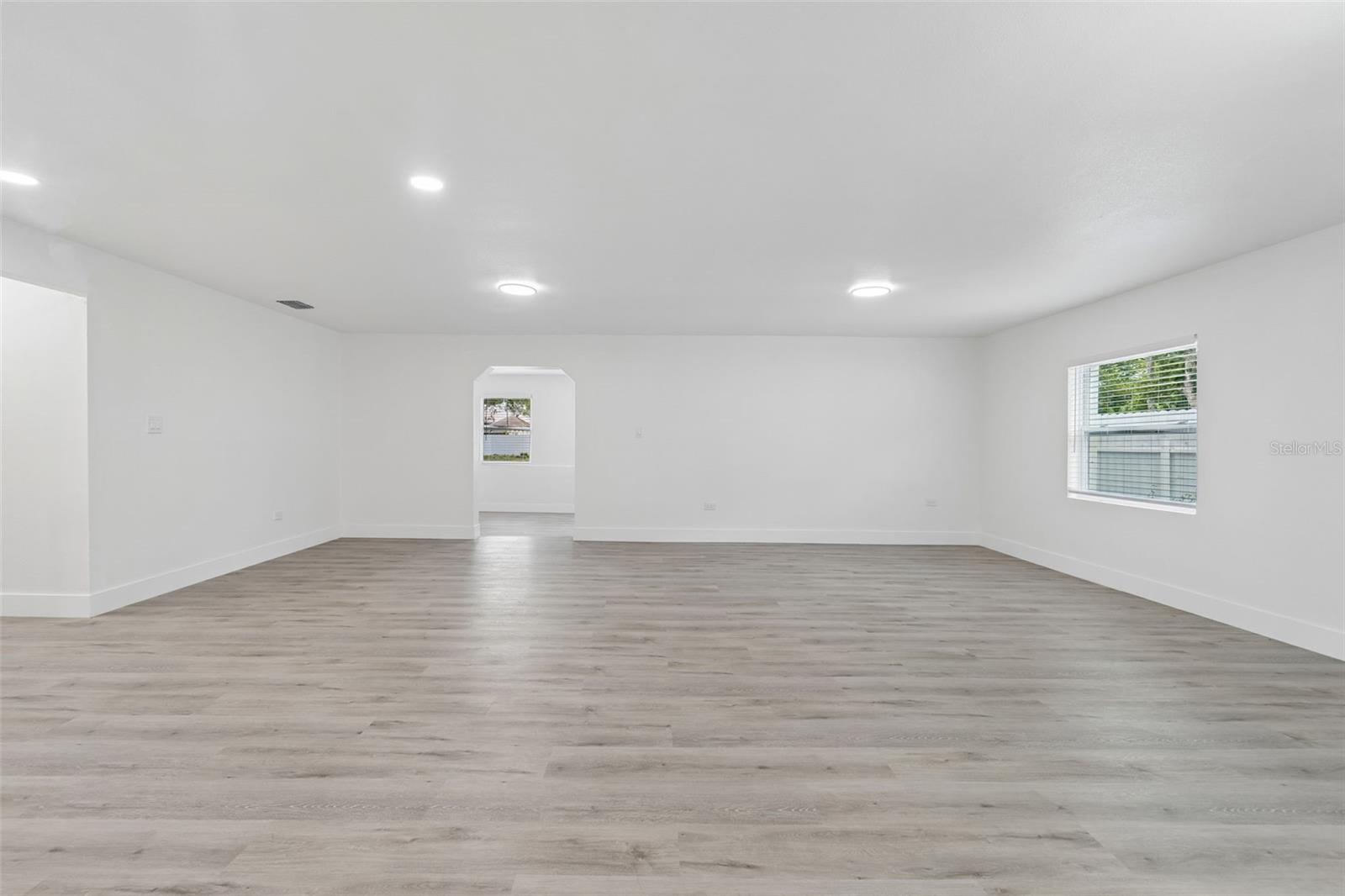 7906 N FREMONT AVE, TAMPA, FL, 33604