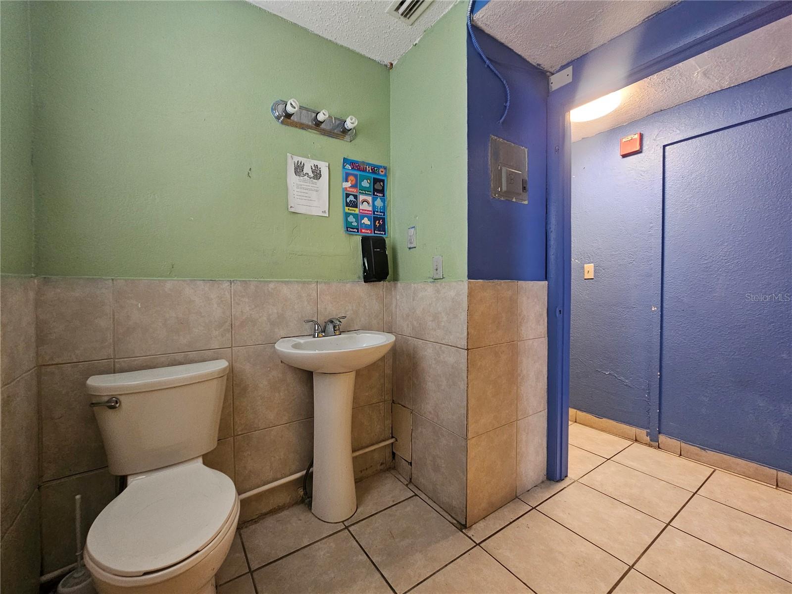 1434 N PINE HILLS, ORLANDO, FL, 32808