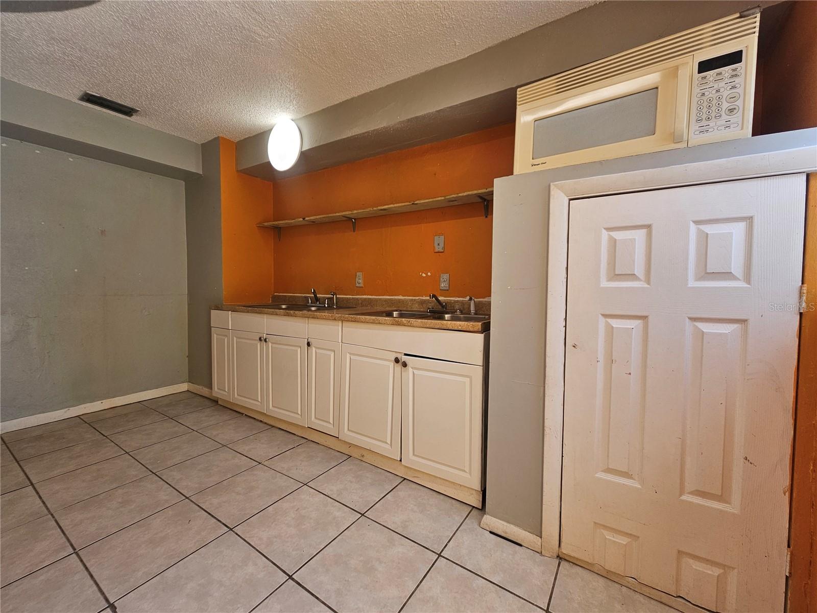 1434 N PINE HILLS, ORLANDO, FL, 32808
