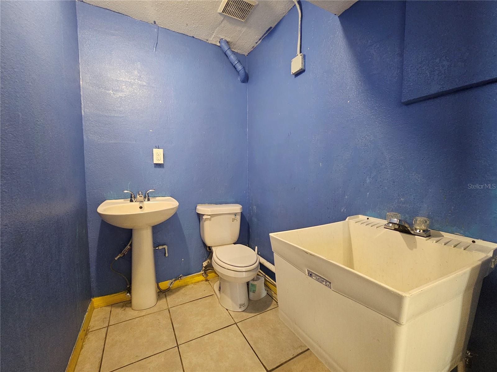1434 N PINE HILLS, ORLANDO, FL, 32808