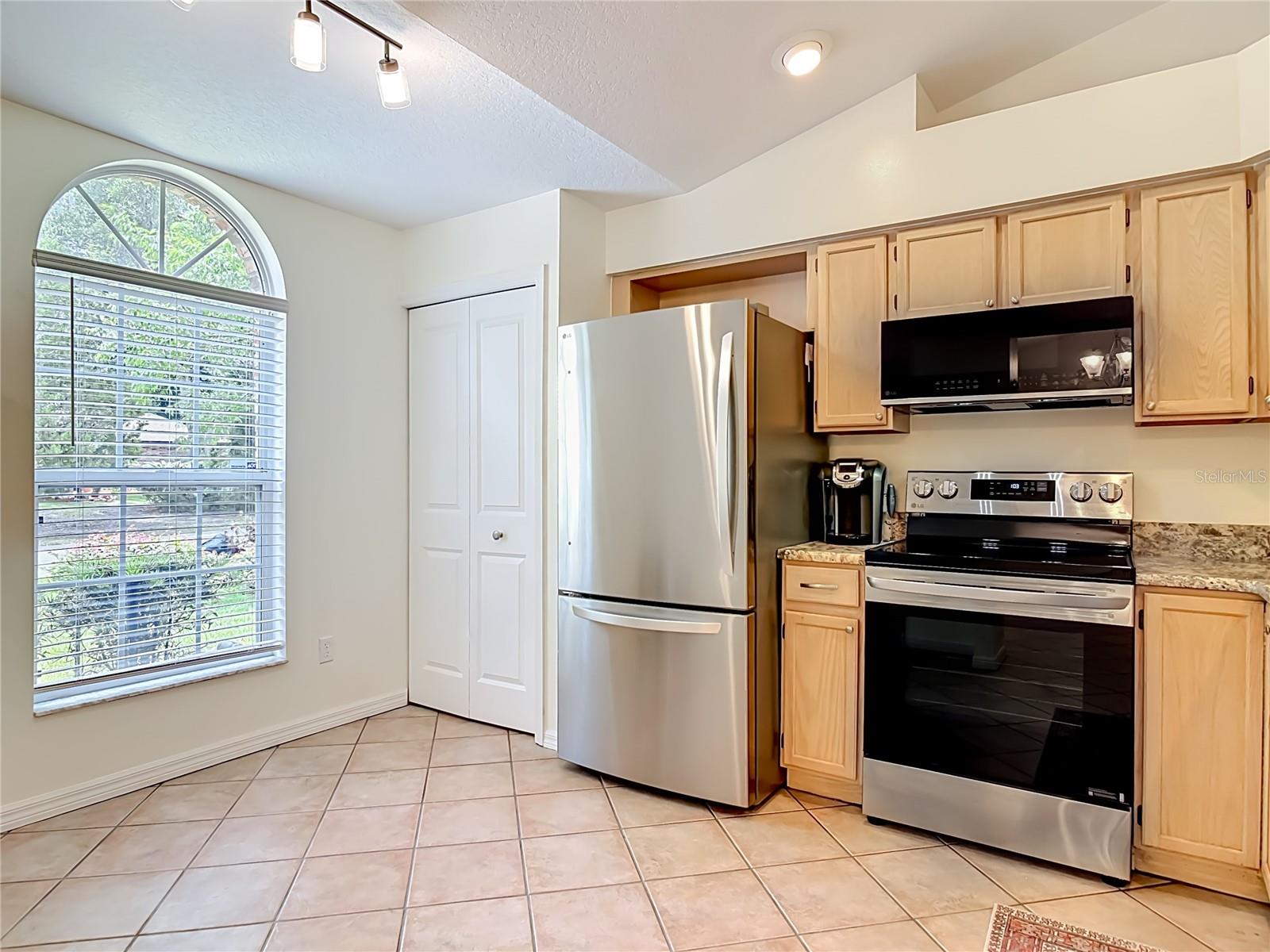 405 SECLUDED OAKS TRL, DELAND, FL, 32724