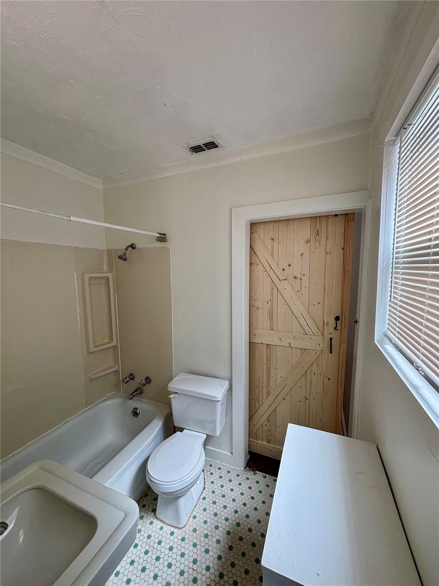 1219 LAKE HIGHLAND DR, ORLANDO, FL, 32803