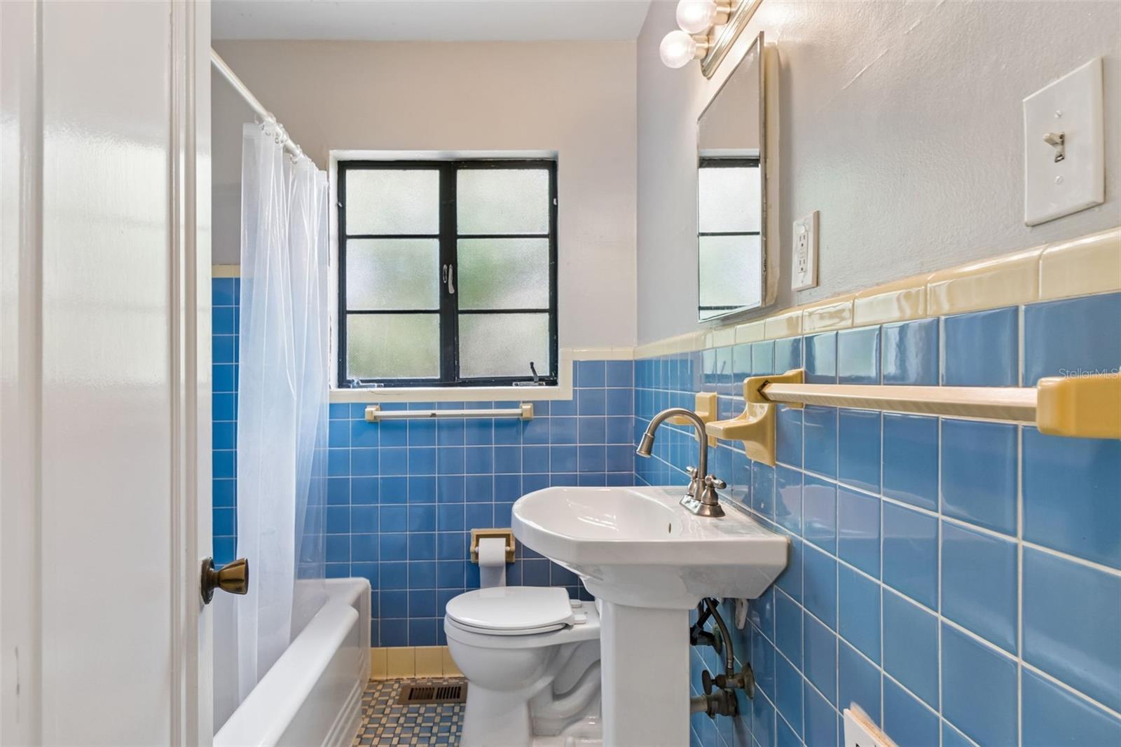 1500 30TH AVE N, ST PETERSBURG, FL, 33704