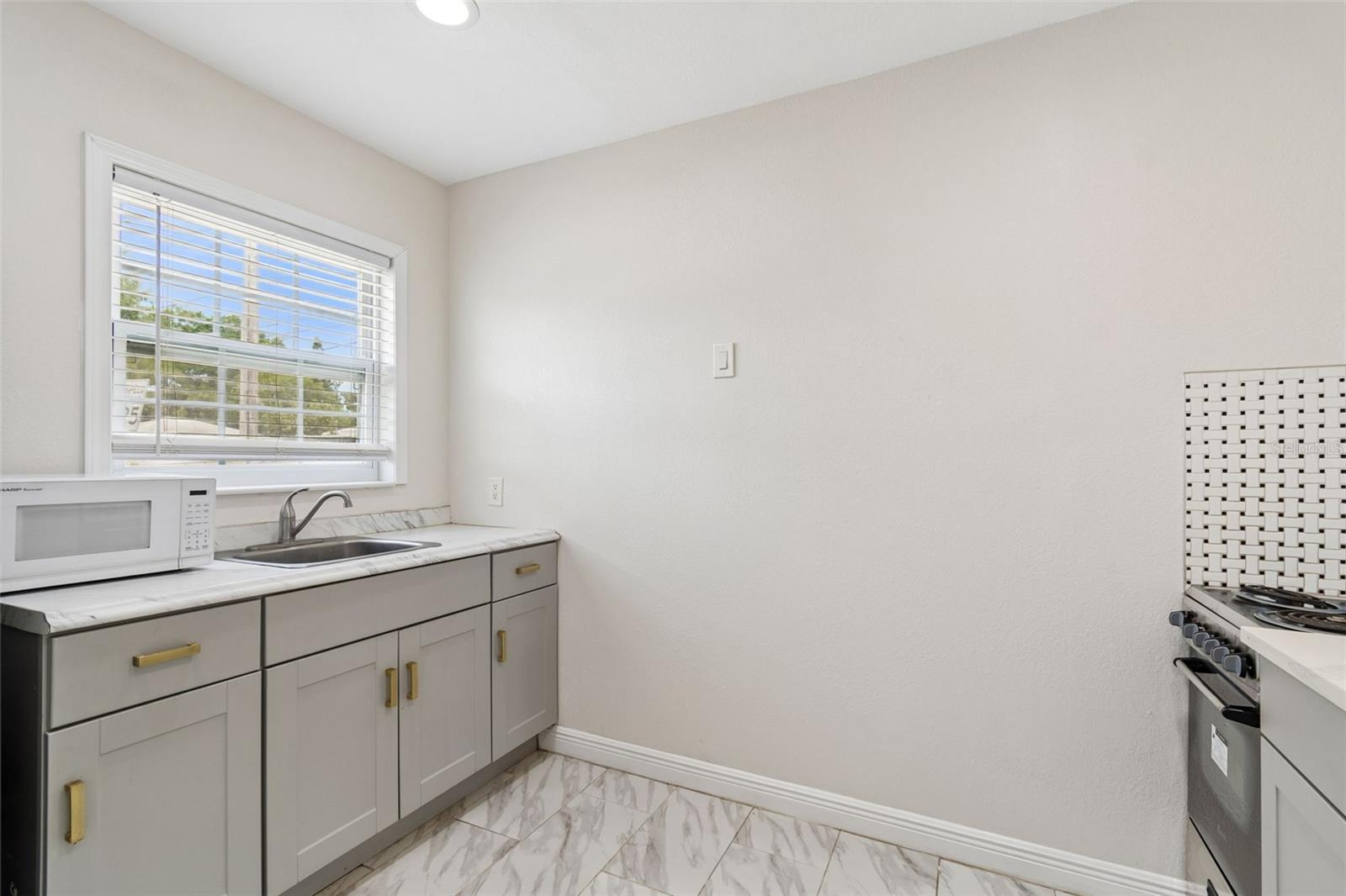 1500 30TH AVE N, ST PETERSBURG, FL, 33704