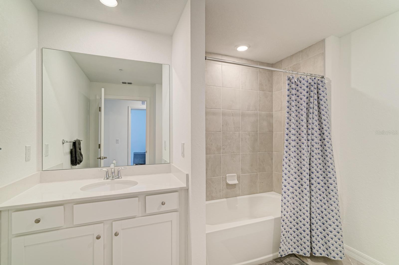 5687 N HONORE AVE #411, SARASOTA, FL, 34243