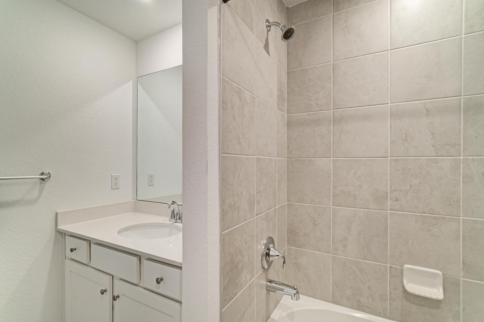 5687 N HONORE AVE #411, SARASOTA, FL, 34243