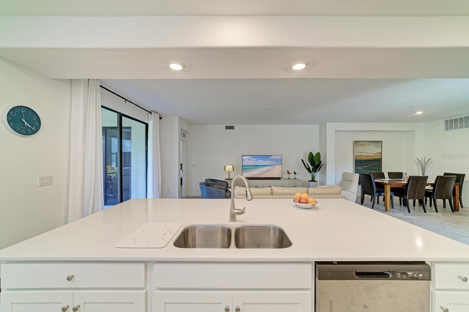 5687 N HONORE AVE #411, SARASOTA, FL, 34243