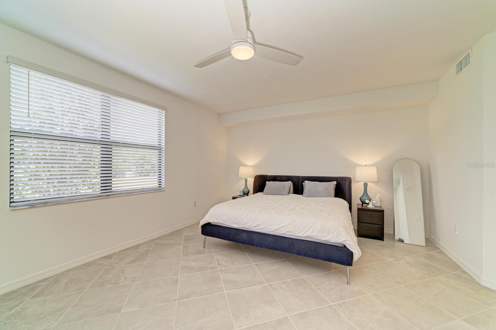 5687 N HONORE AVE #411, SARASOTA, FL, 34243