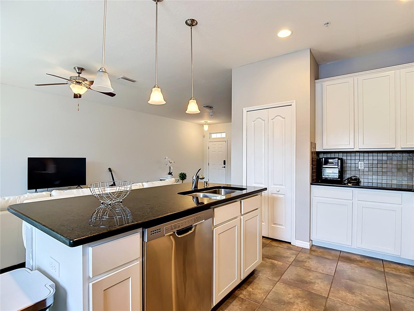 8615 ANDALUCIA FIELD DR, TAMPA, FL, 33637