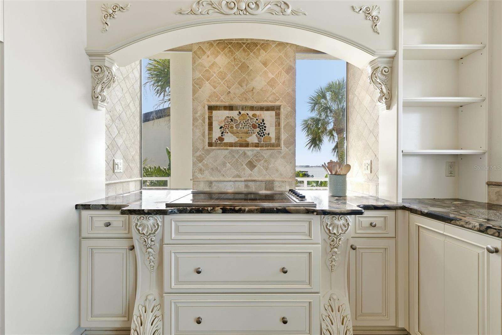 24 N PINE CIR, BELLEAIR, FL, 33756