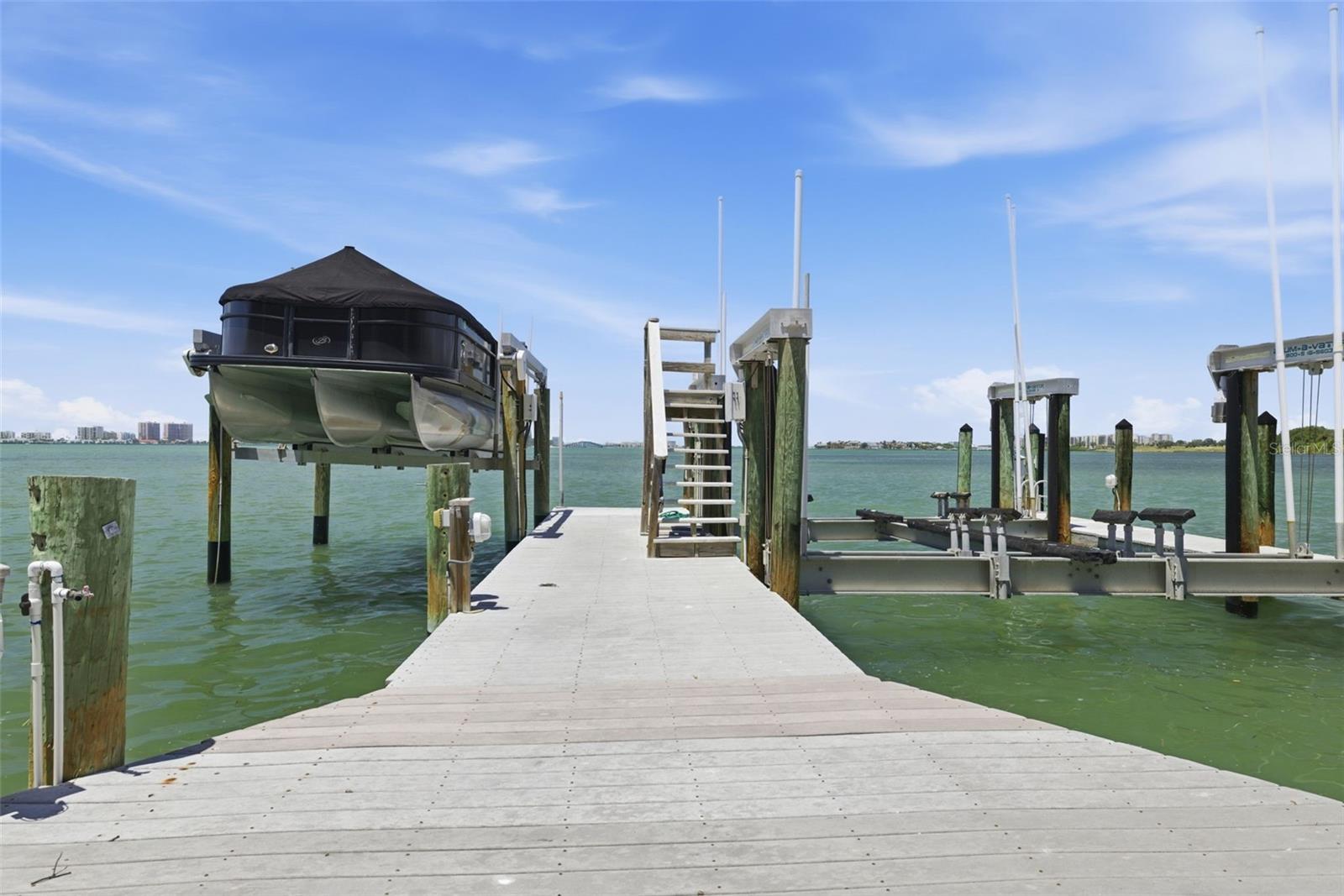 24 N PINE CIR, BELLEAIR, FL, 33756