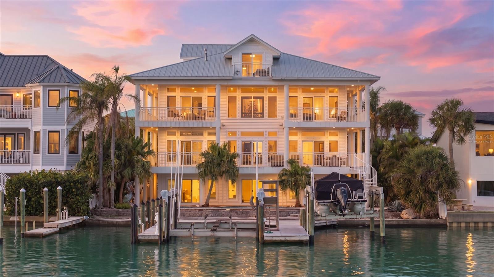 24 N PINE CIR, BELLEAIR, FL, 33756