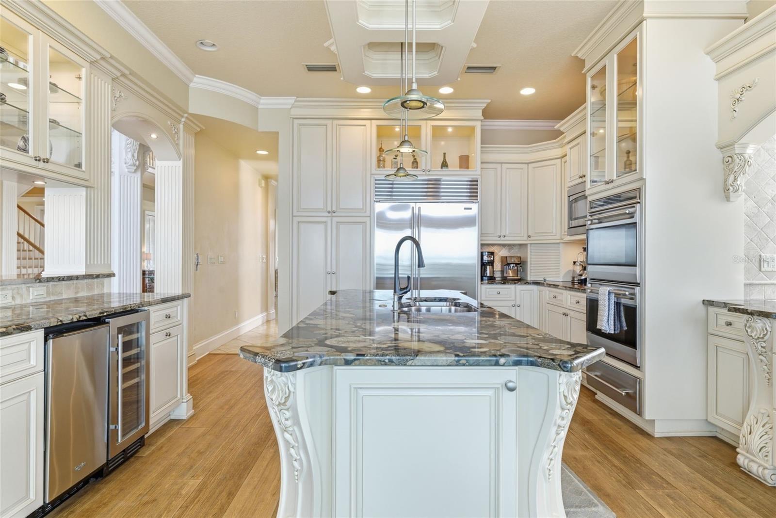 24 N PINE CIR, BELLEAIR, FL, 33756