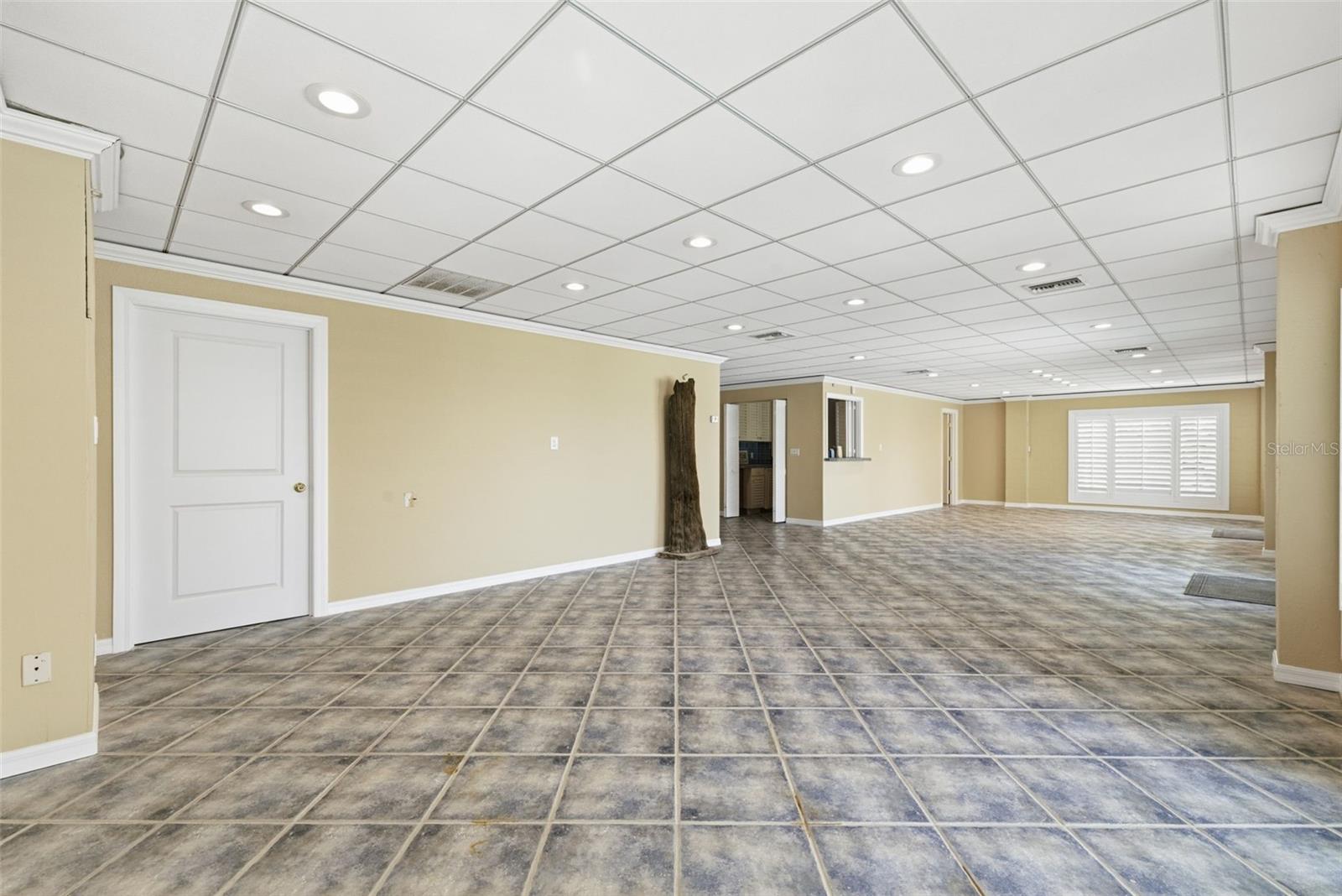 24 N PINE CIR, BELLEAIR, FL, 33756