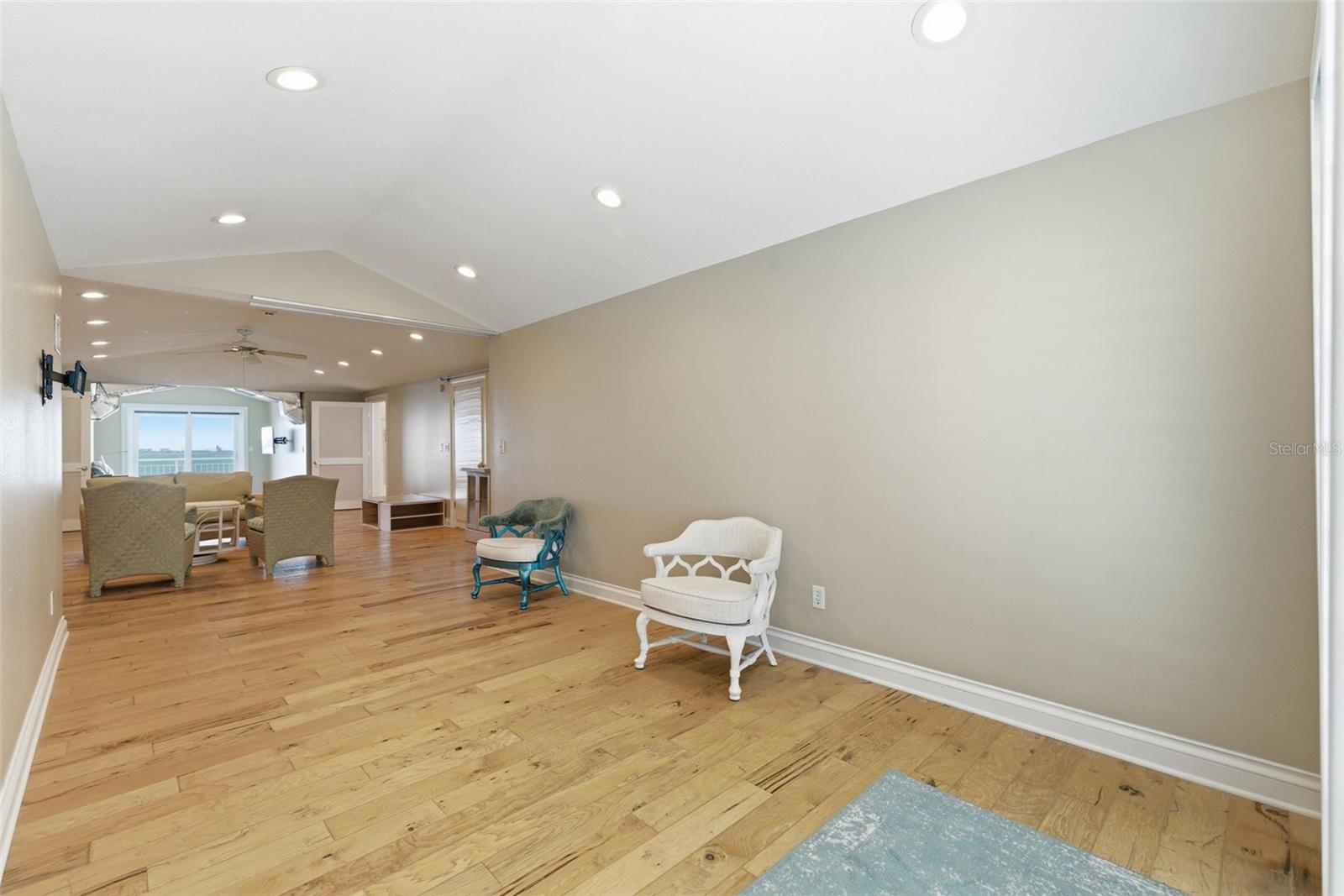 24 N PINE CIR, BELLEAIR, FL, 33756