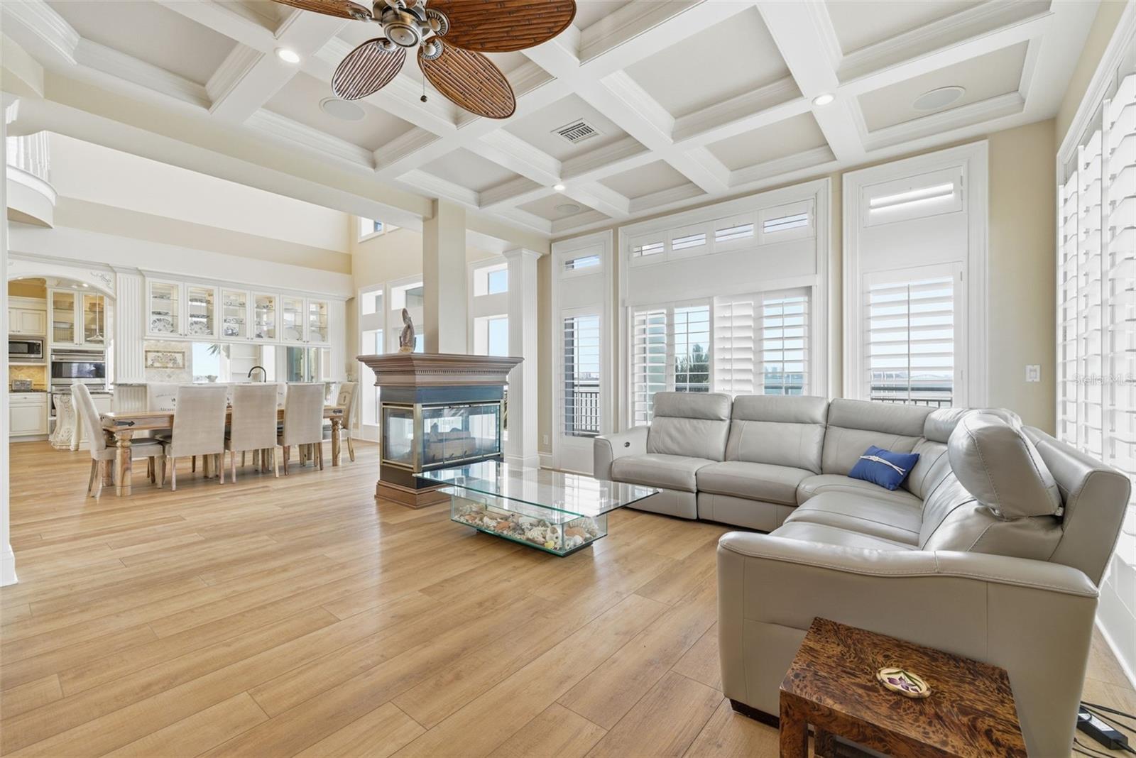 24 N PINE CIR, BELLEAIR, FL, 33756