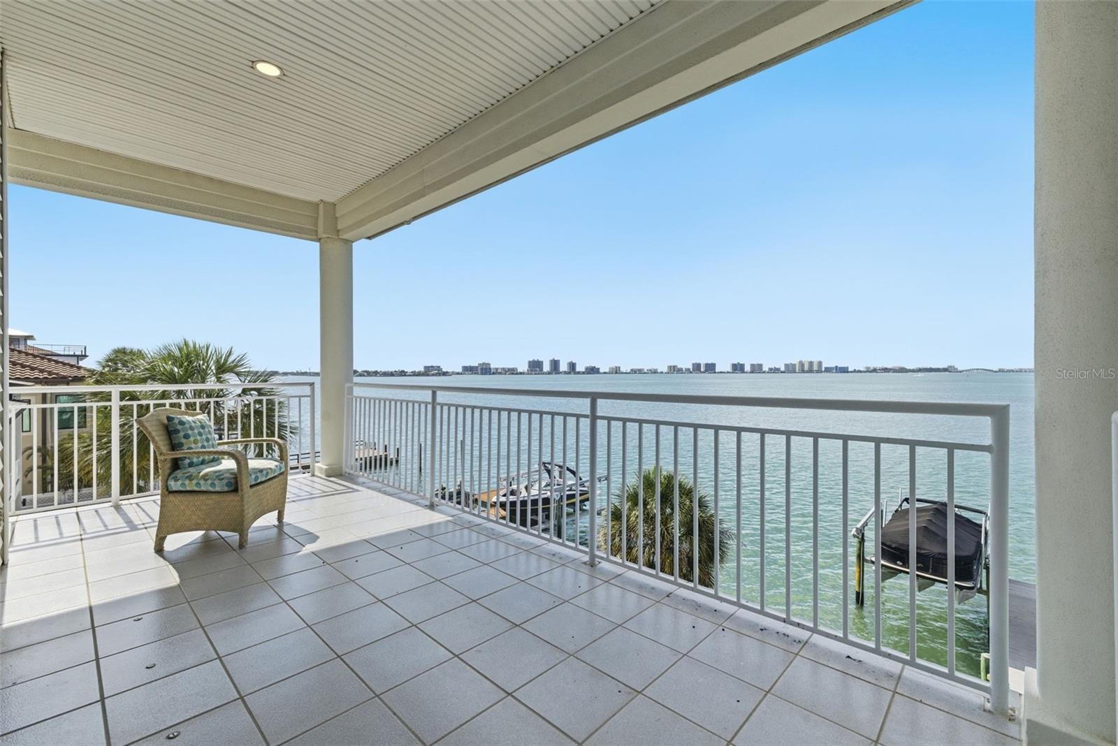24 N PINE CIR, BELLEAIR, FL, 33756