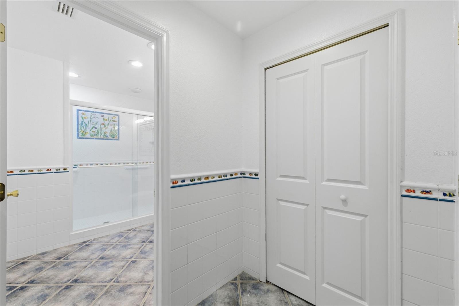 24 N PINE CIR, BELLEAIR, FL, 33756