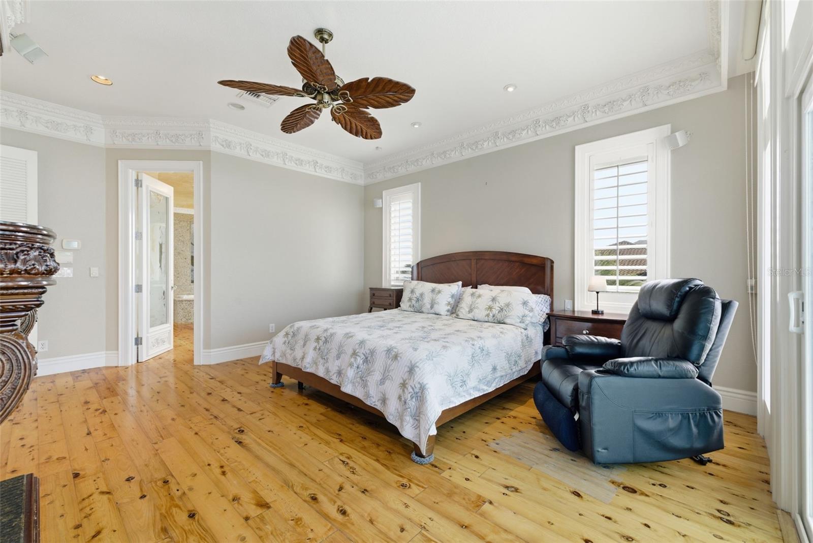 24 N PINE CIR, BELLEAIR, FL, 33756