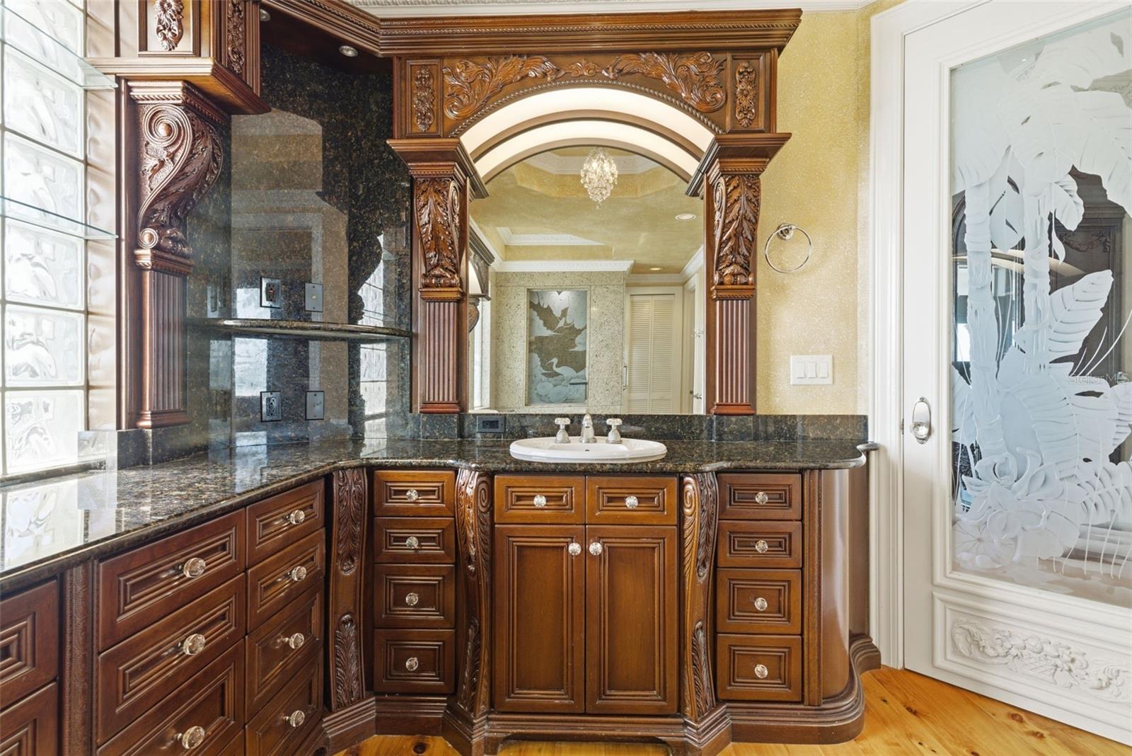 24 N PINE CIR, BELLEAIR, FL, 33756