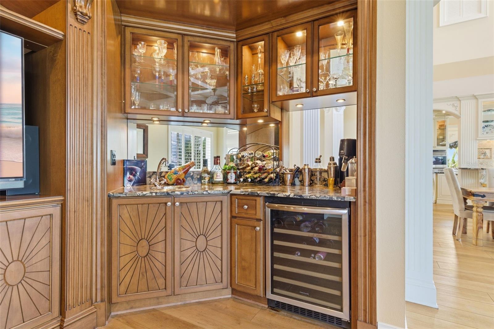 24 N PINE CIR, BELLEAIR, FL, 33756