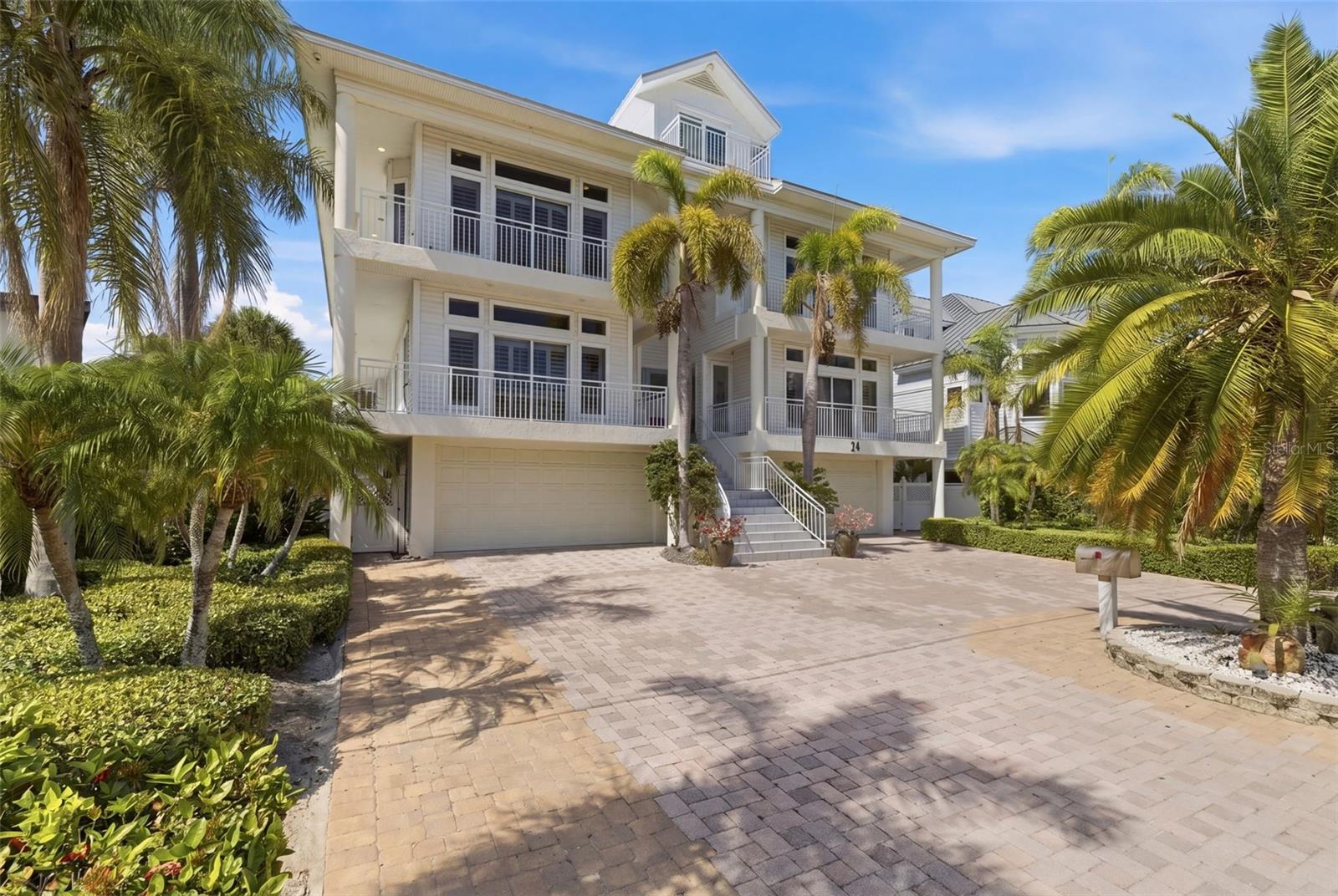 24 N PINE CIR, BELLEAIR, FL, 33756