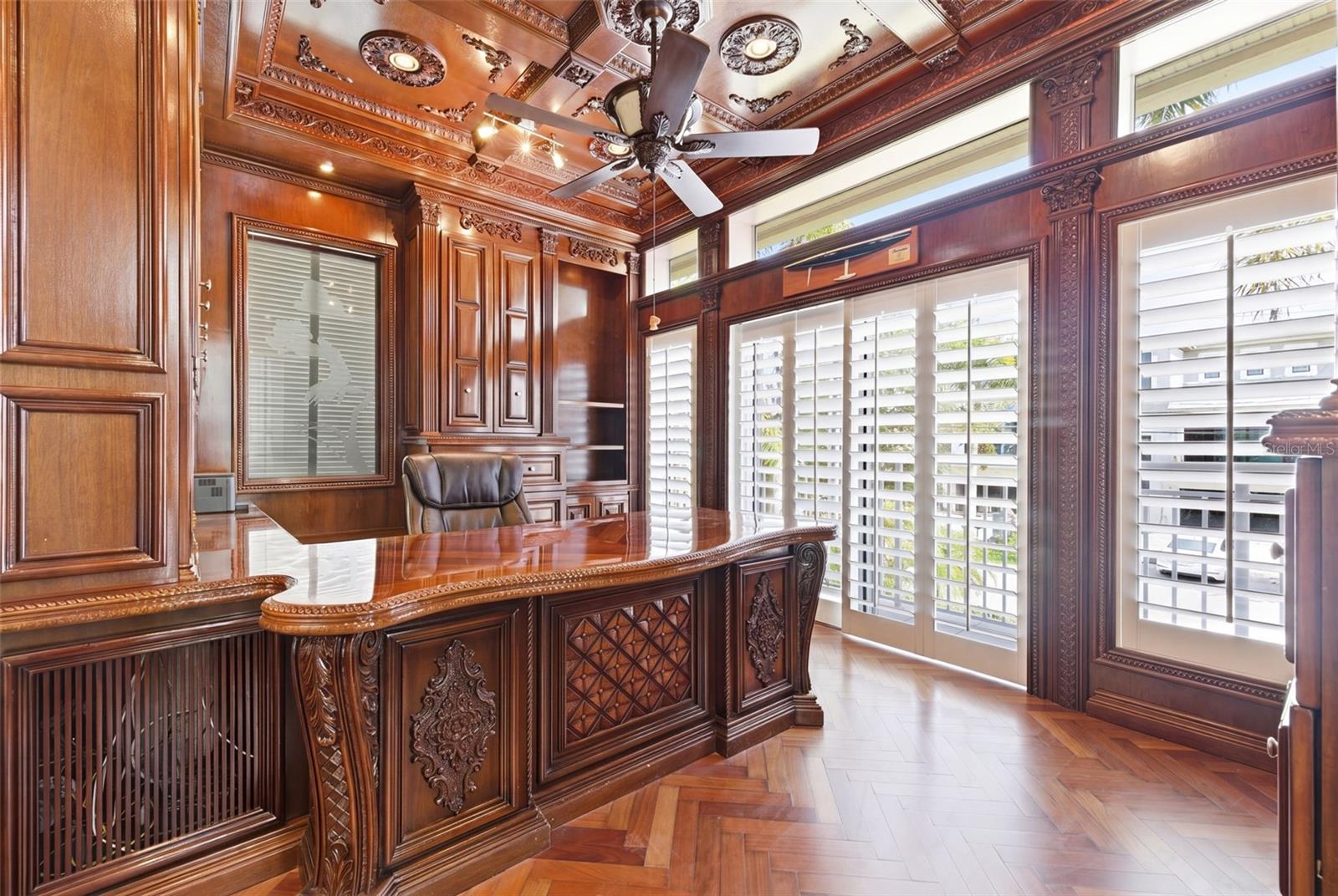 24 N PINE CIR, BELLEAIR, FL, 33756