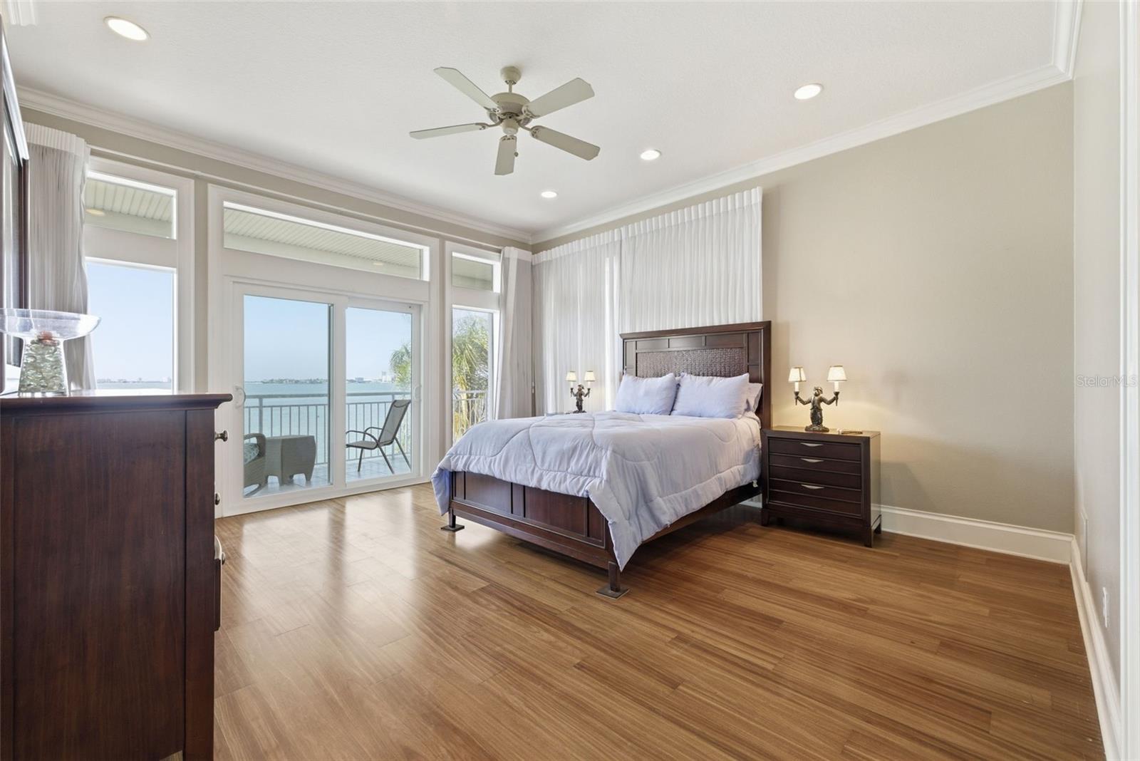 24 N PINE CIR, BELLEAIR, FL, 33756