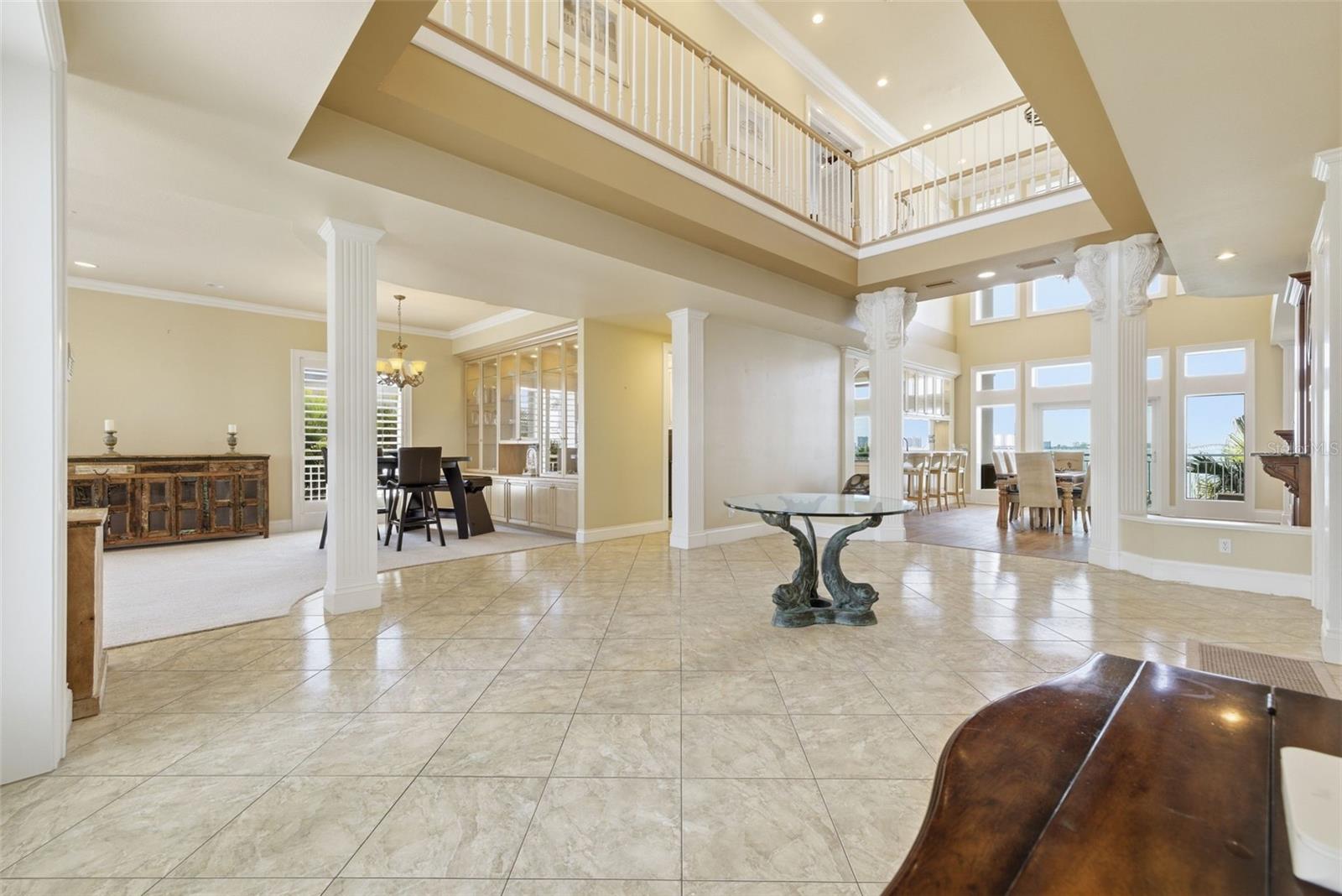 24 N PINE CIR, BELLEAIR, FL, 33756