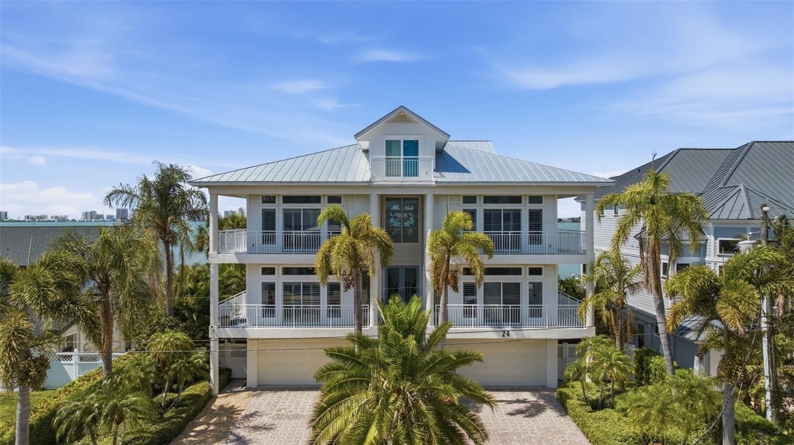 24 N PINE CIR, BELLEAIR, FL, 33756