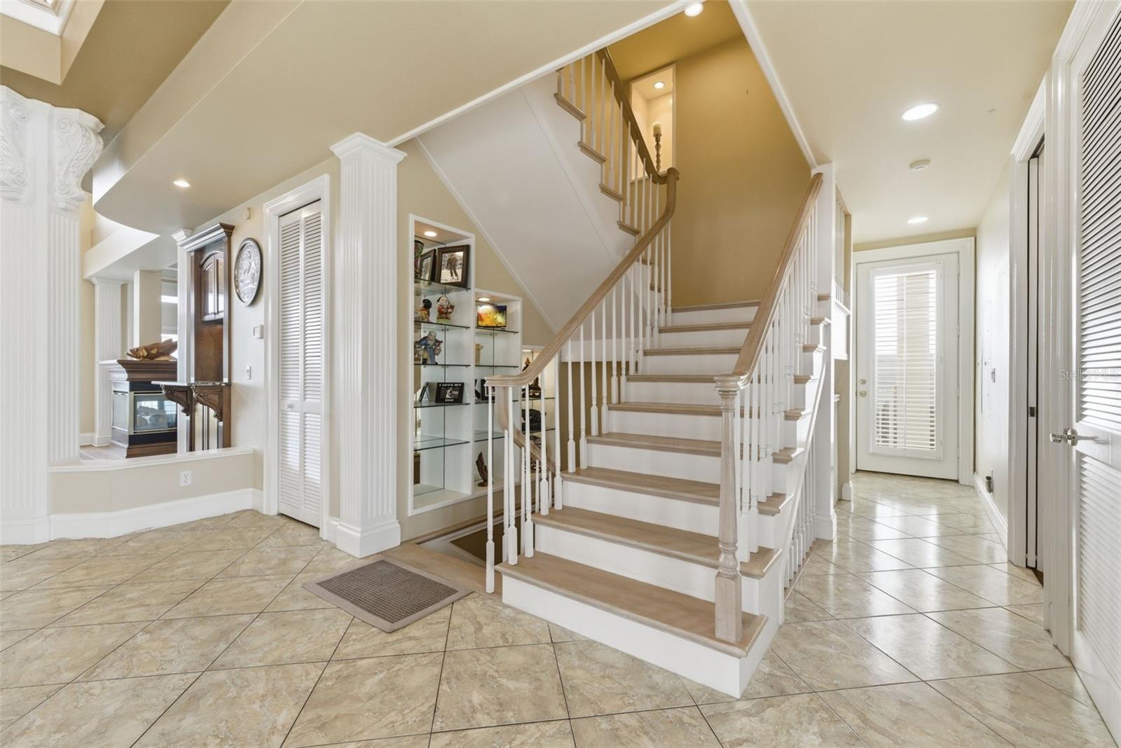 24 N PINE CIR, BELLEAIR, FL, 33756