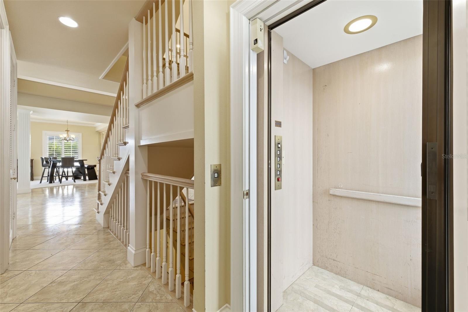 24 N PINE CIR, BELLEAIR, FL, 33756