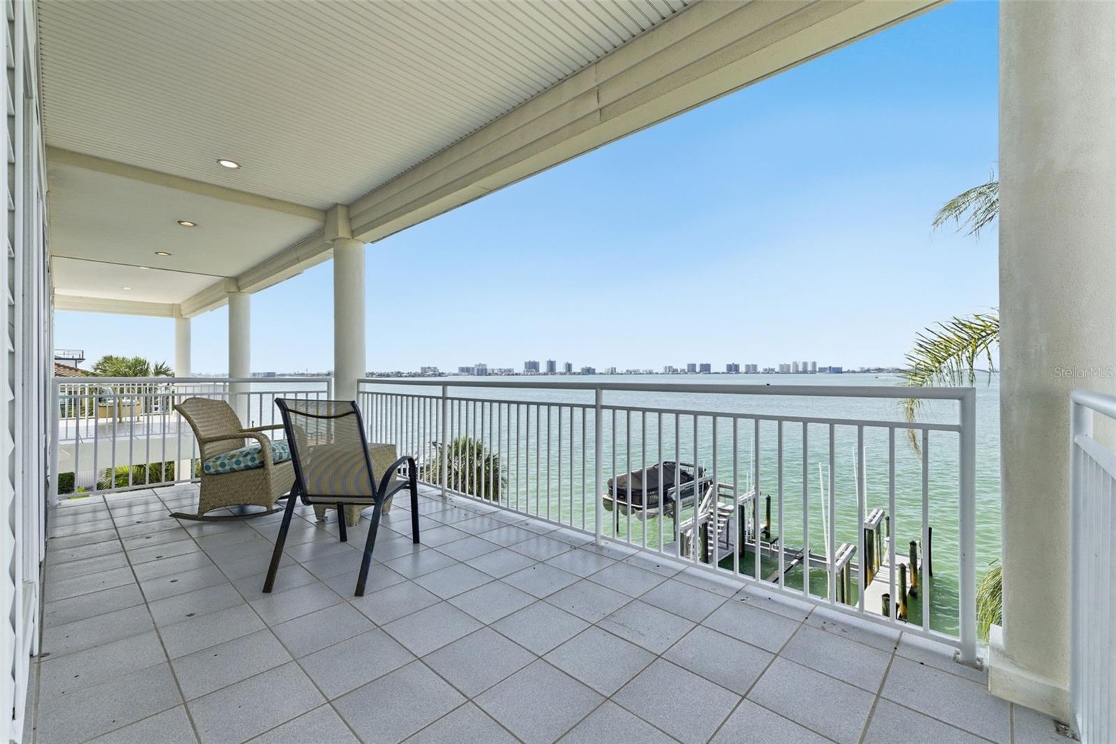 24 N PINE CIR, BELLEAIR, FL, 33756