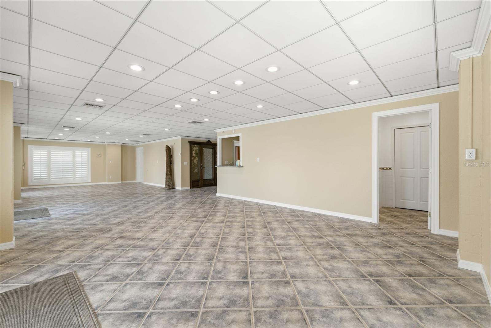 24 N PINE CIR, BELLEAIR, FL, 33756