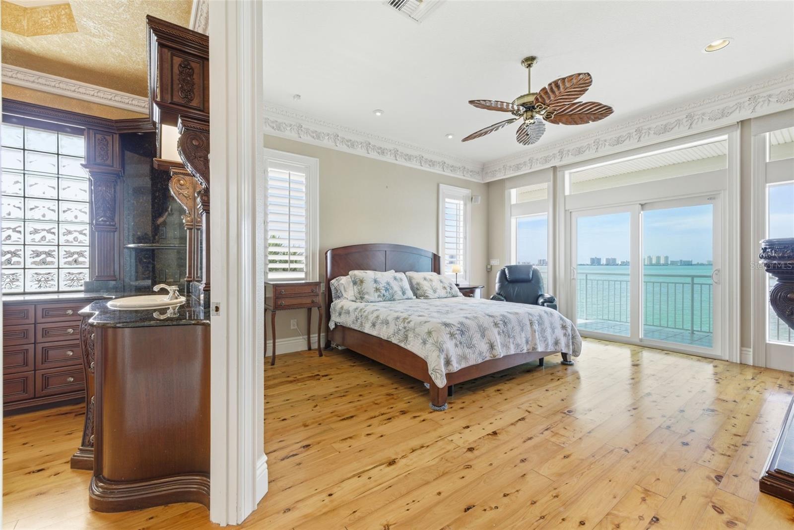 24 N PINE CIR, BELLEAIR, FL, 33756