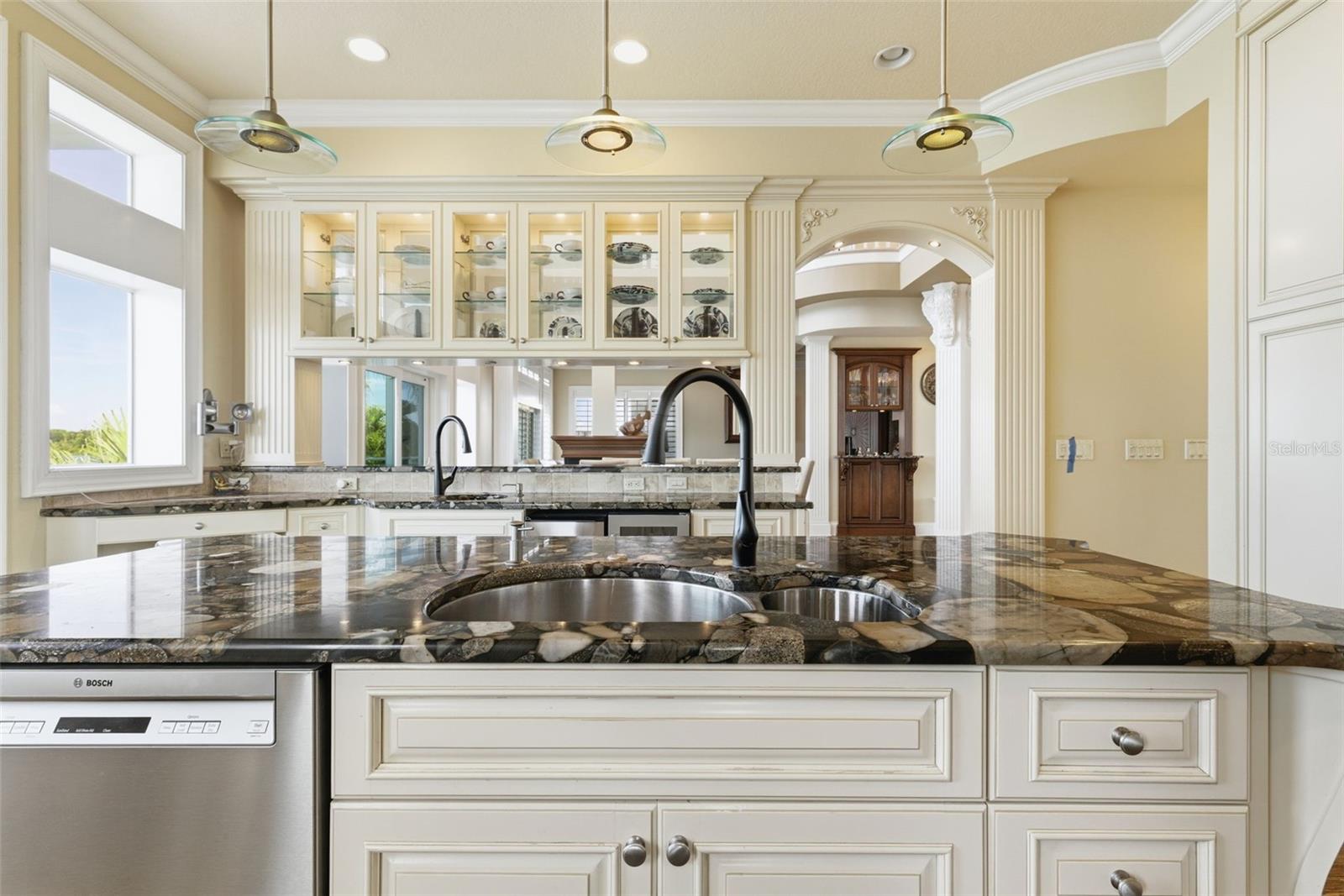 24 N PINE CIR, BELLEAIR, FL, 33756