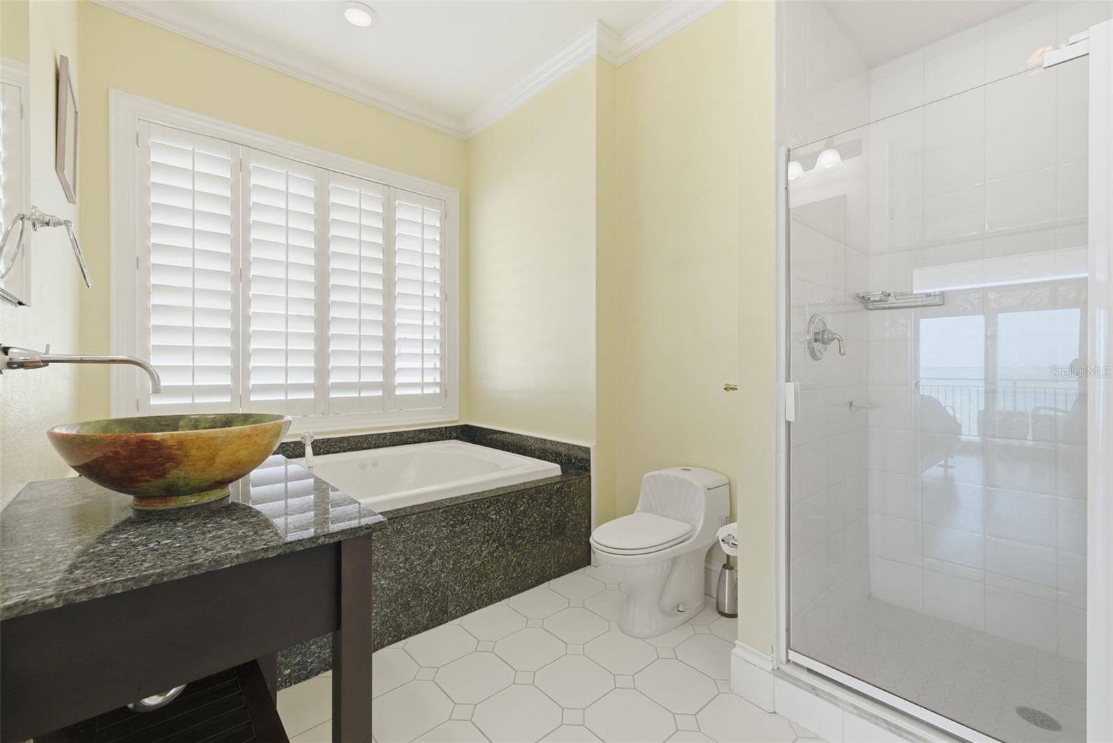 24 N PINE CIR, BELLEAIR, FL, 33756