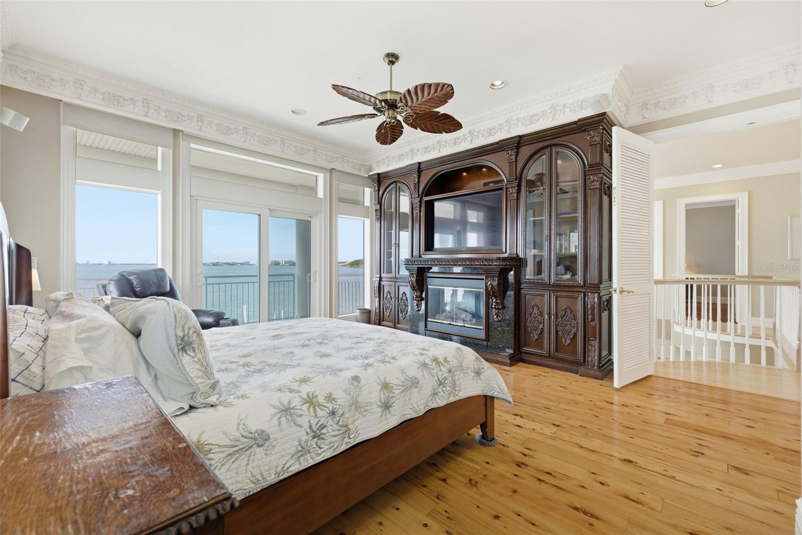 24 N PINE CIR, BELLEAIR, FL, 33756
