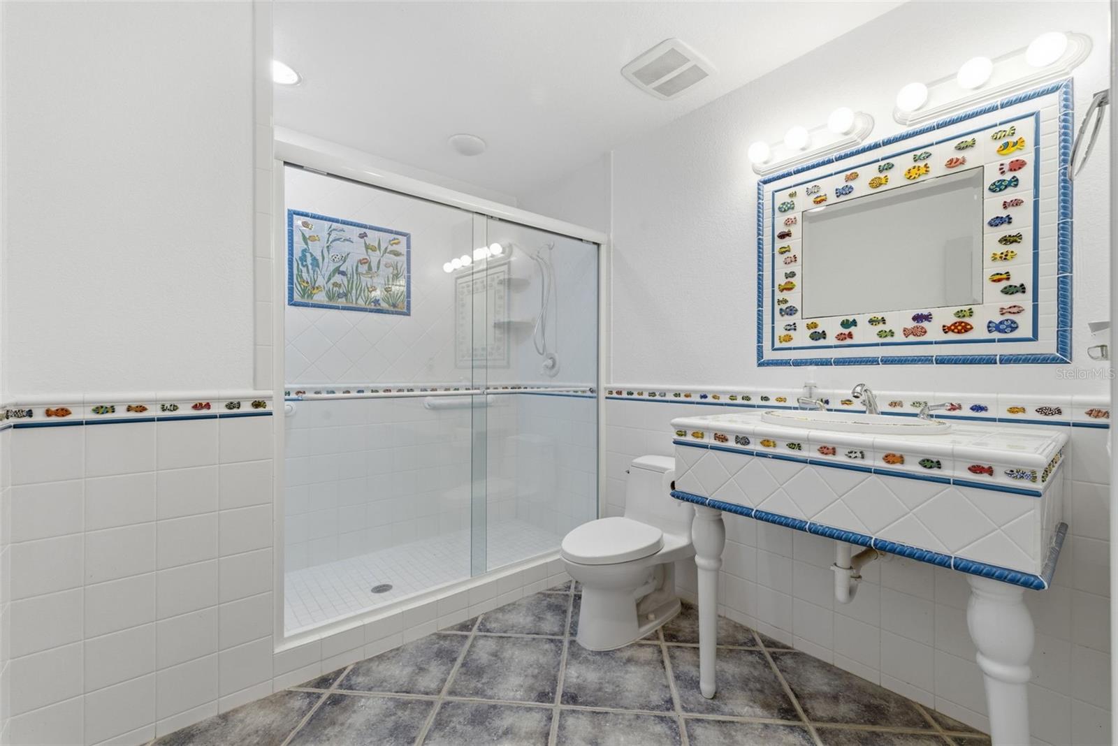 24 N PINE CIR, BELLEAIR, FL, 33756