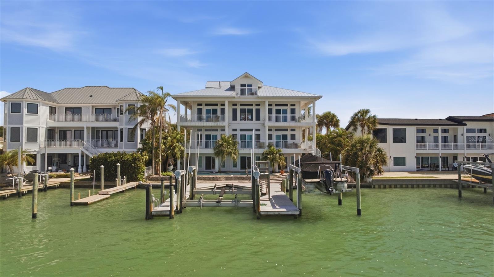 24 N PINE CIR, BELLEAIR, FL, 33756