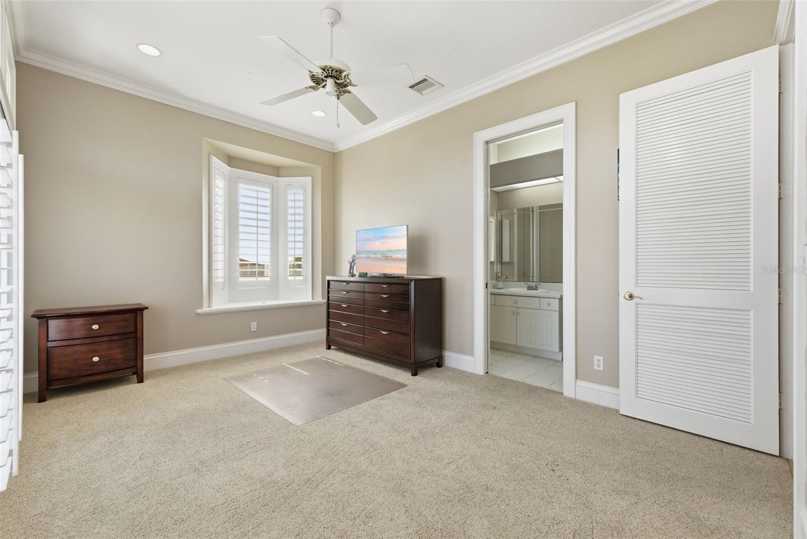 24 N PINE CIR, BELLEAIR, FL, 33756
