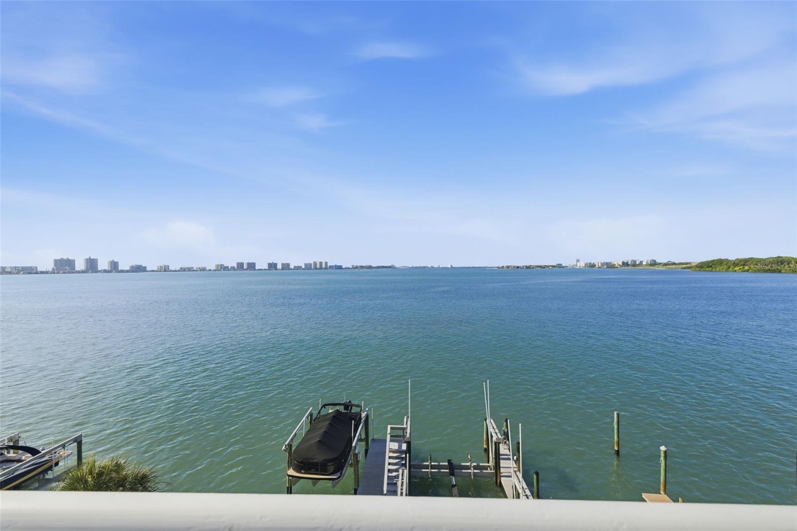 24 N PINE CIR, BELLEAIR, FL, 33756