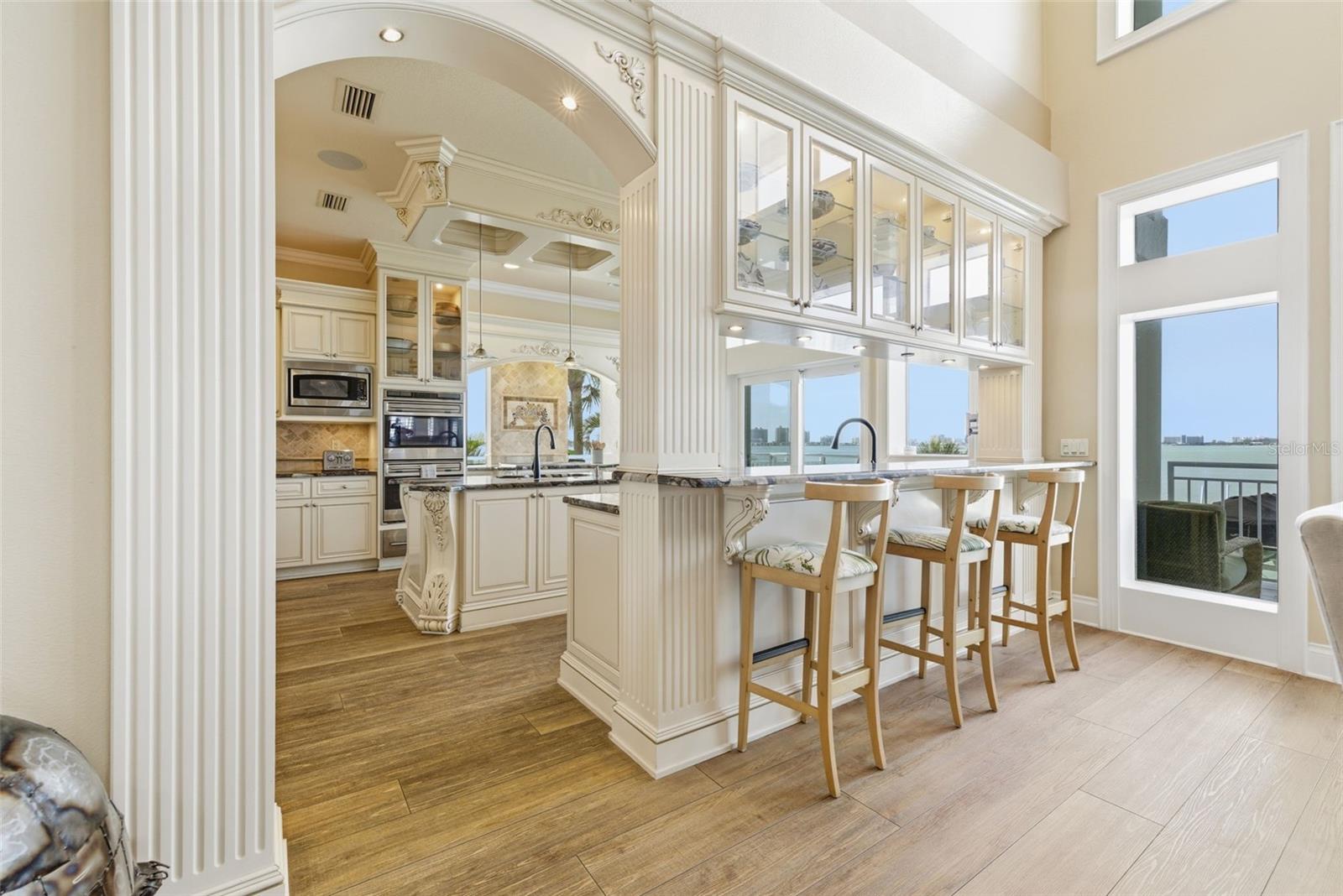 24 N PINE CIR, BELLEAIR, FL, 33756