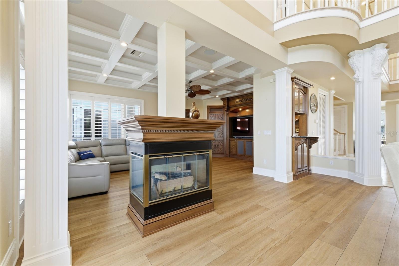 24 N PINE CIR, BELLEAIR, FL, 33756