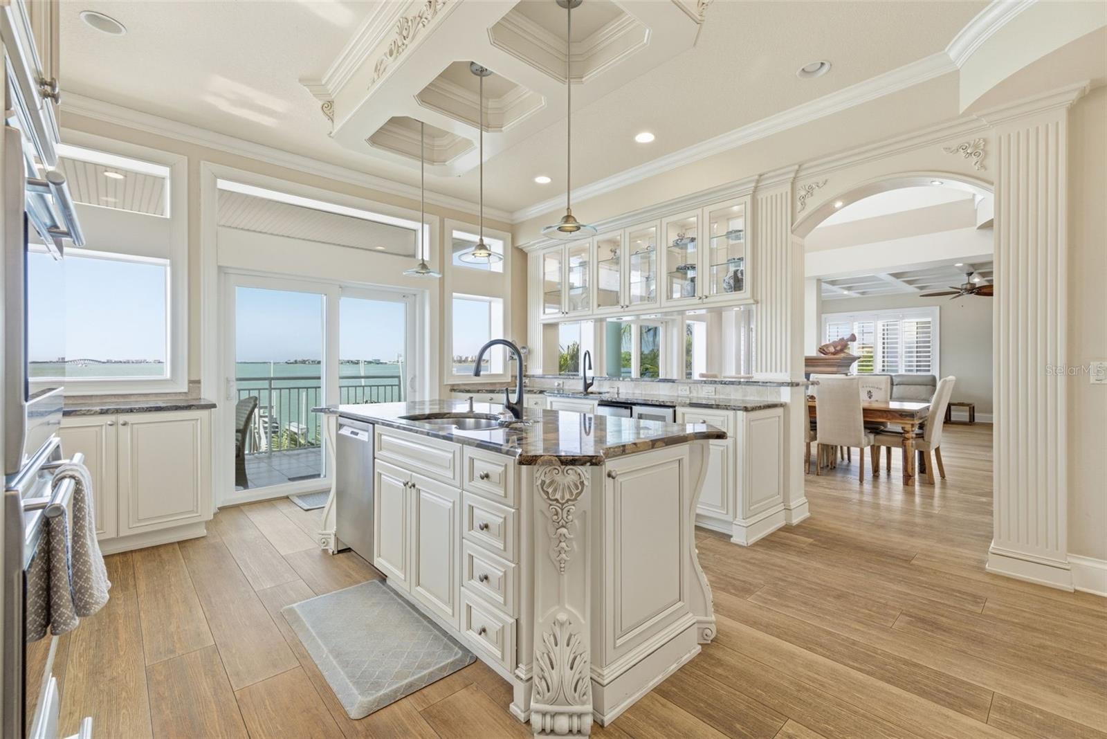 24 N PINE CIR, BELLEAIR, FL, 33756