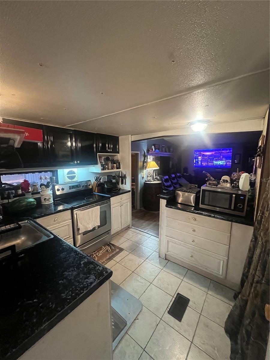 4021 LOWELL LN, ZEPHYRHILLS, FL, 33541