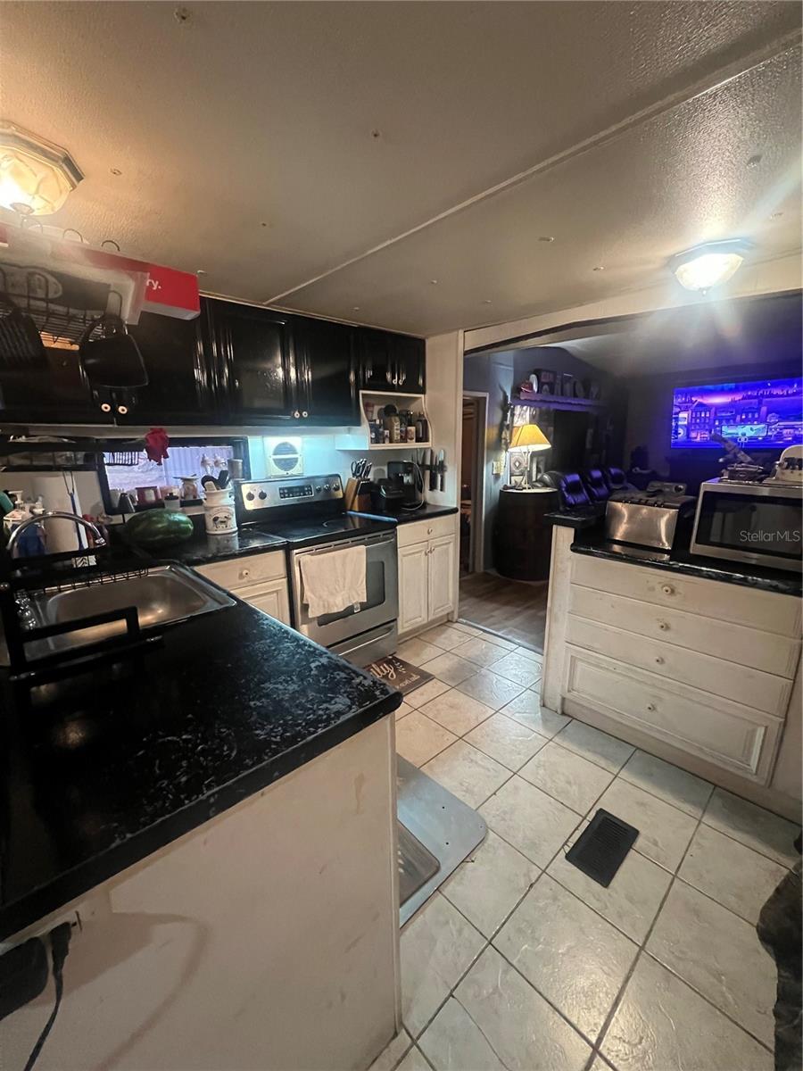 4021 LOWELL LN, ZEPHYRHILLS, FL, 33541