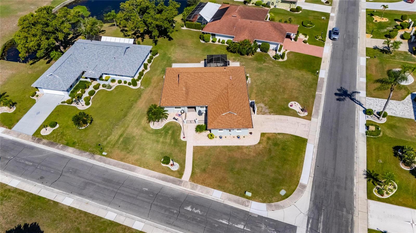 2002 E VIEW DR, SUN CITY CENTER, FL, 33573