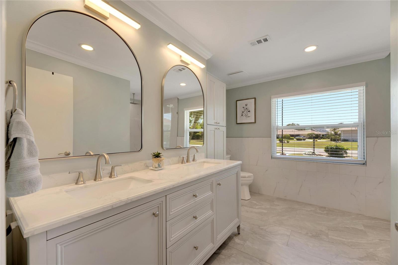 2002 E VIEW DR, SUN CITY CENTER, FL, 33573