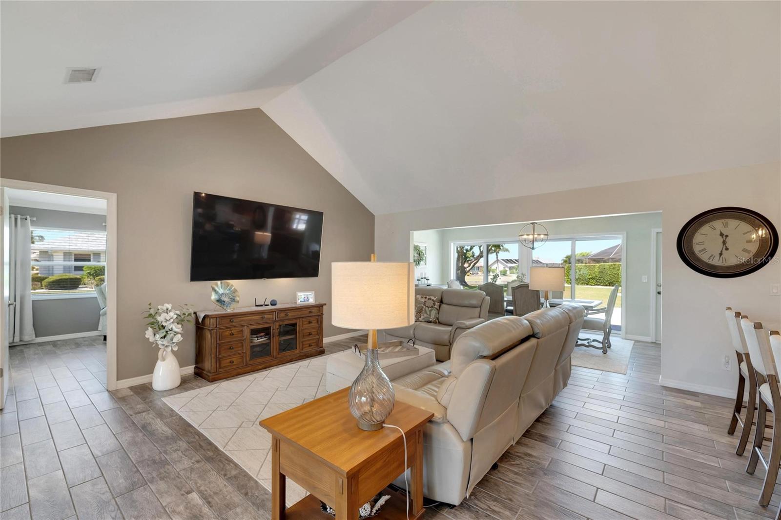 2002 E VIEW DR, SUN CITY CENTER, FL, 33573
